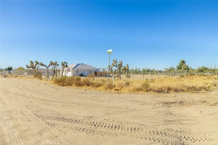 6076 Solano Road, Phelan, California 92371