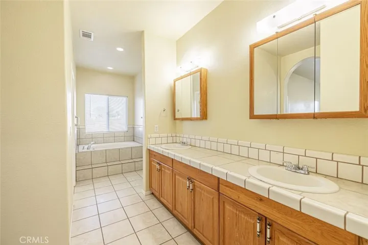 6076 Solano Road, Phelan, California 92371