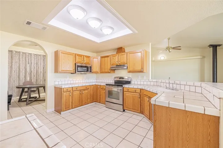 6076 Solano Road, Phelan, California 92371
