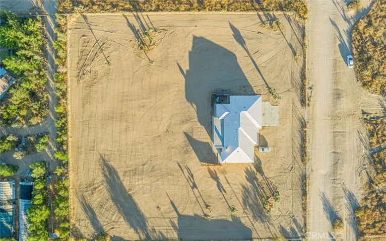 6076 Solano Road, Phelan, California 92371