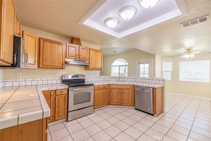 6076 Solano Road, Phelan, California 92371