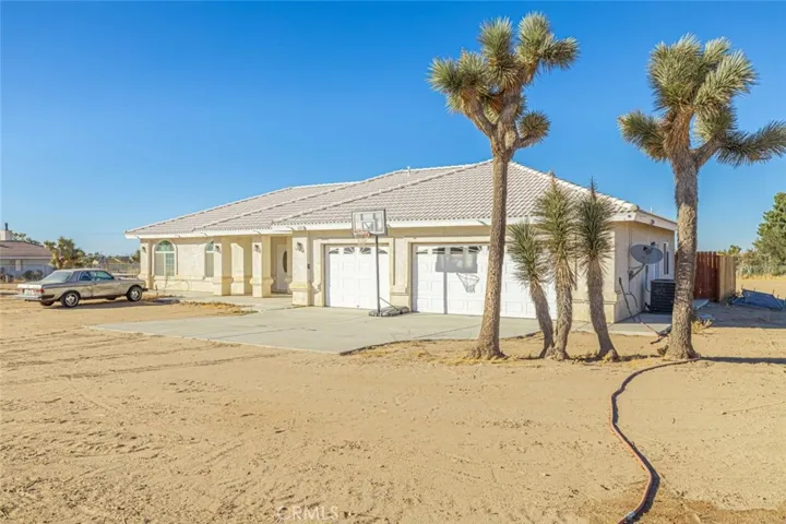 6076 Solano Road, Phelan, California 92371