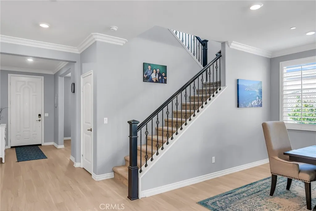 16568 Fleur Boulevard, Riverside, California 92503 home-pic-3