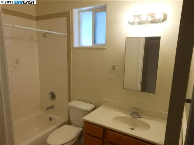2227 84th Ave, Oakland, California 94605-3423