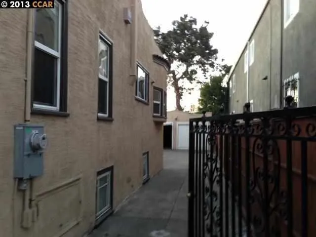 6045 Claremont Ave, Oakland, California 94618-1222