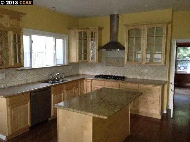 6045 Claremont Ave, Oakland, California 94618-1222