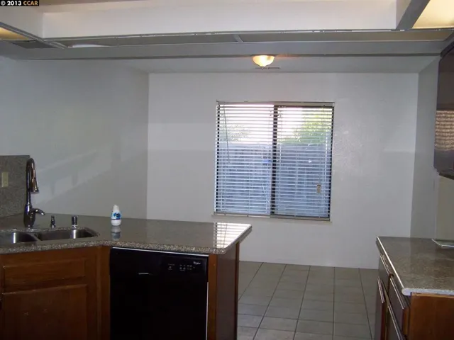 10 Manchester, Hercules, California 94547-3652
