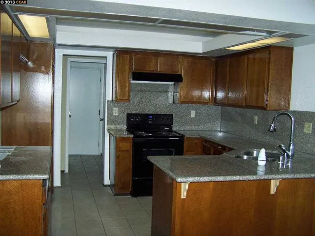 10 Manchester, Hercules, California 94547-3652