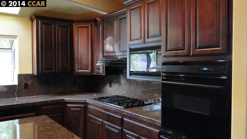 1231 Thomas Dr, Martinez, California 94553-2346