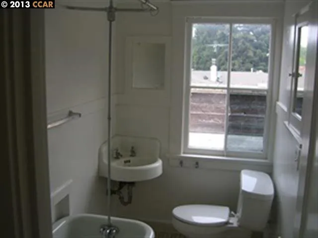 2707 Stuart St, Berkeley, California 94705-1302
