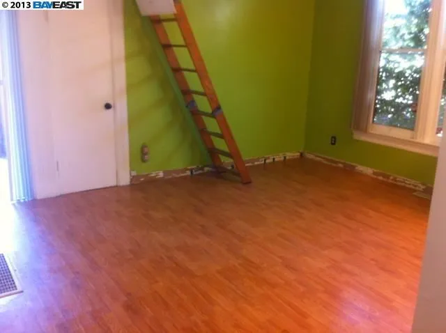 2448 E 22nd St, Oakland, California 94601-1232
