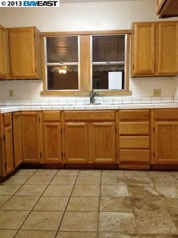 1937 Vicksburg Ave, Oakland, California 94601-5415