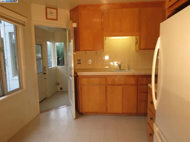 2118 Thomas, San Leandro, California 94577-6123