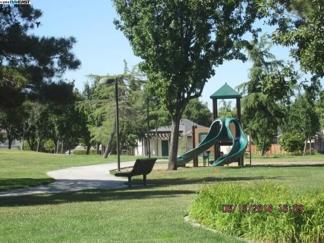 1367 Peppertree Way, Tracy, California 95376-5294