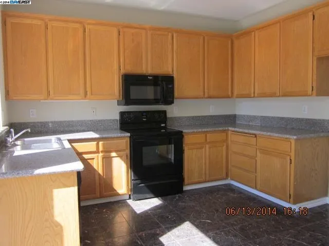 1367 Peppertree Way, Tracy, California 95376-5294