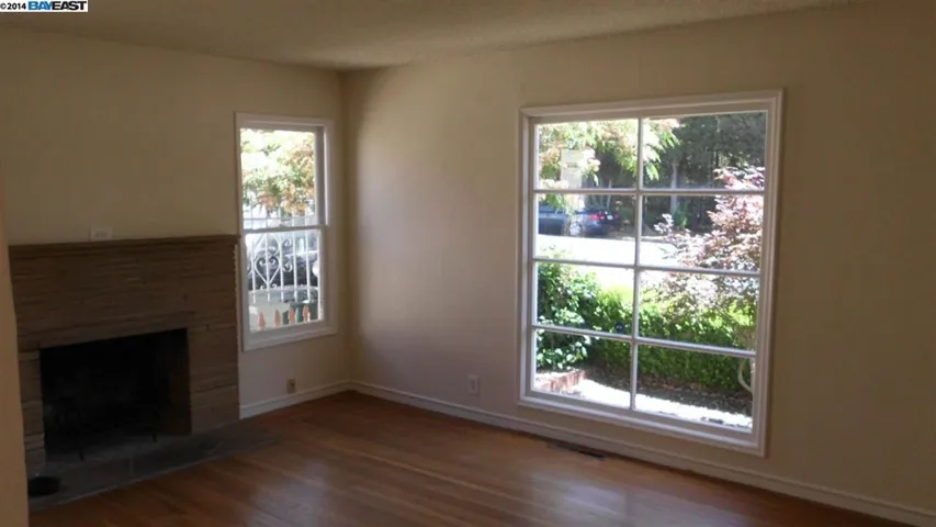 215 Foothill Blvd, San Leandro, California 94577-2104