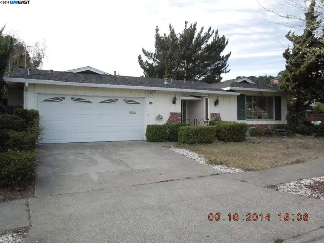 5199 Pinecrest Dr, Oakland, California 94605-3810