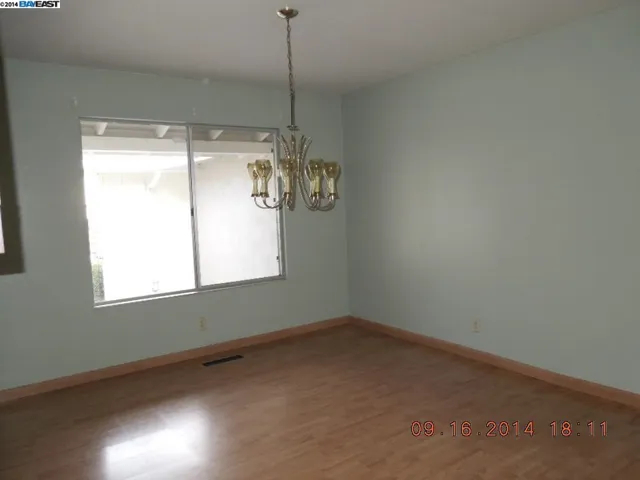 5199 Pinecrest Dr, Oakland, California 94605-3810