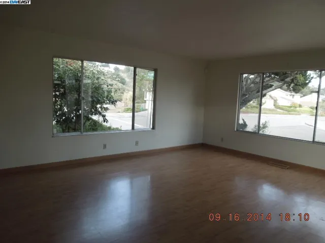 5199 Pinecrest Dr, Oakland, California 94605-3810