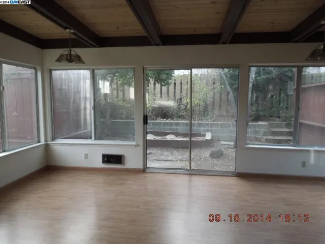 5199 Pinecrest Dr, Oakland, California 94605-3810