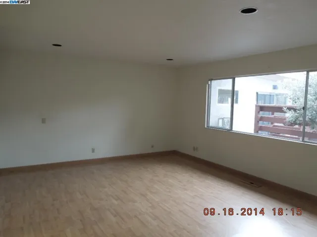 5199 Pinecrest Dr, Oakland, California 94605-3810