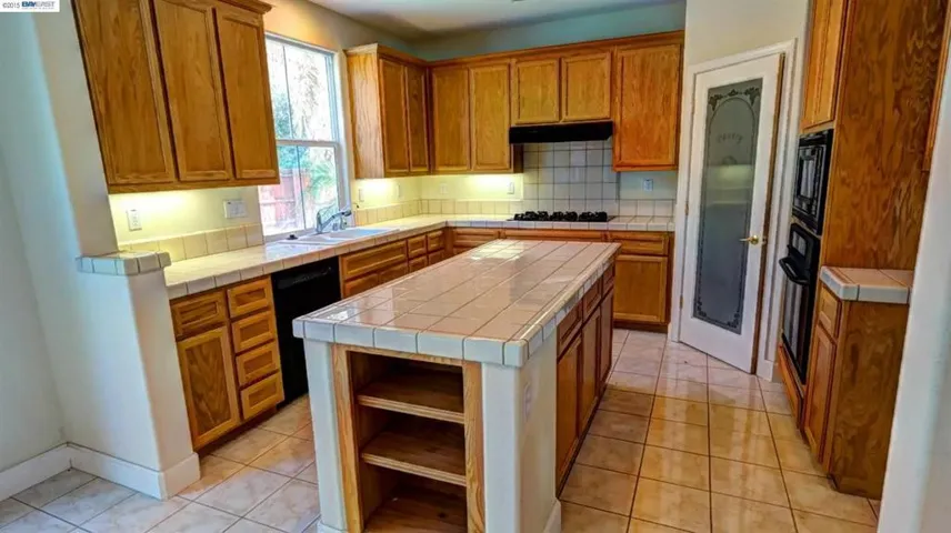1681 Riverview Ave, Tracy, California 95377-8287