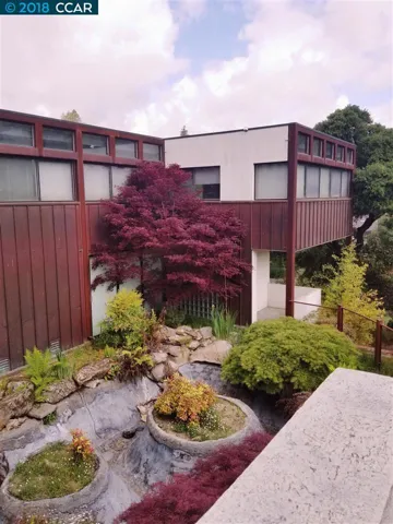 12 Las Aromas, Orinda, California 94563