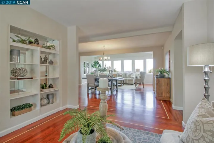 Look at the detail in the hardwood floors!