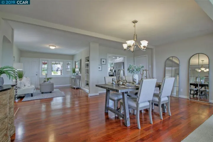 Time to buy this adorable home!