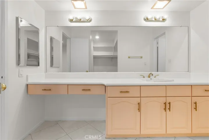 5320 Zelzah Avenue 316, Encino, California 91316