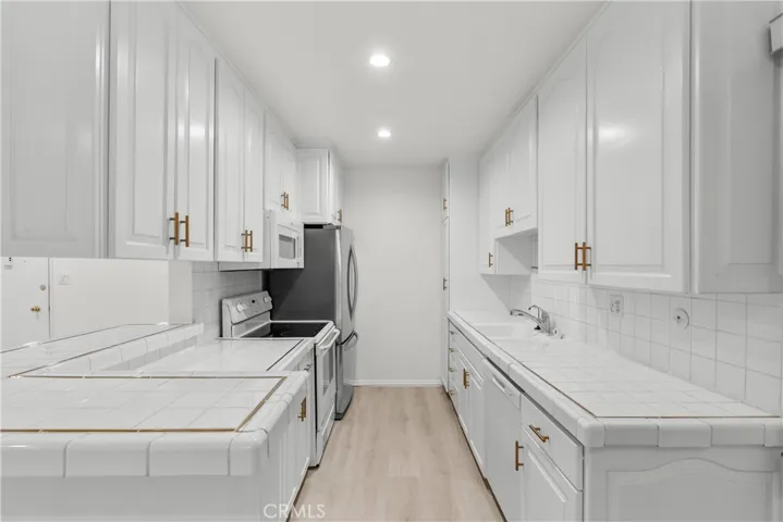 5320 Zelzah Avenue 316, Encino, California 91316