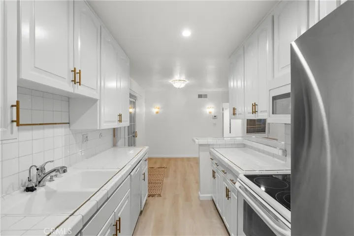 5320 Zelzah Avenue 316, Encino, California 91316