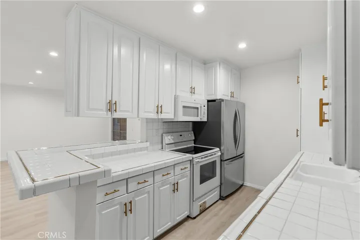 5320 Zelzah Avenue 316, Encino, California 91316