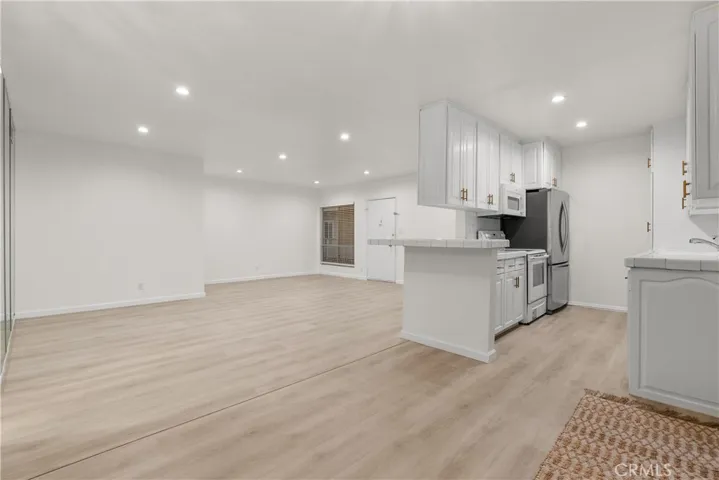 5320 Zelzah Avenue 316, Encino, California 91316