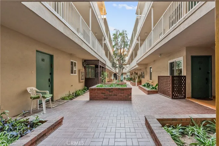5320 Zelzah Avenue 316, Encino, California 91316