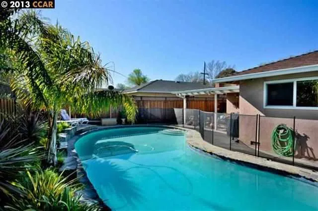 920 Notre Dame Ave, Concord, California 94518-2519