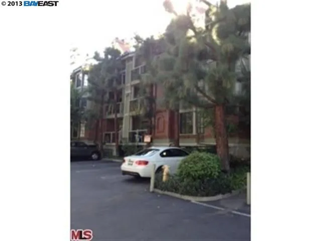 18324 Clark St 313, None, California 91356