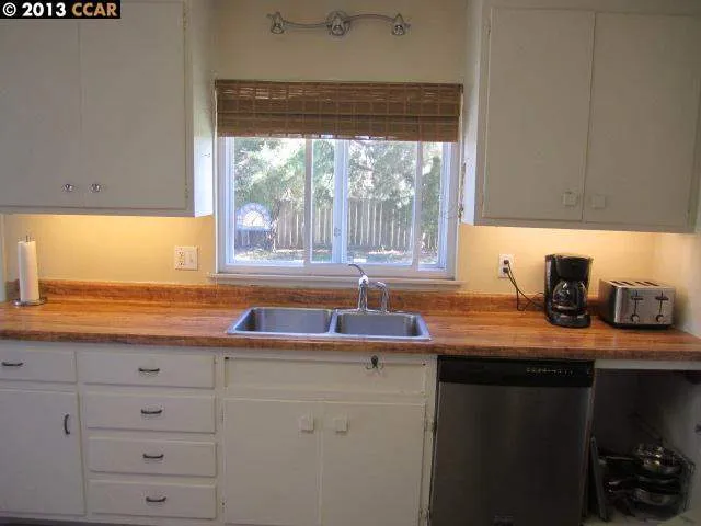 4275 Thompson Dr, Concord, California 94518-1853