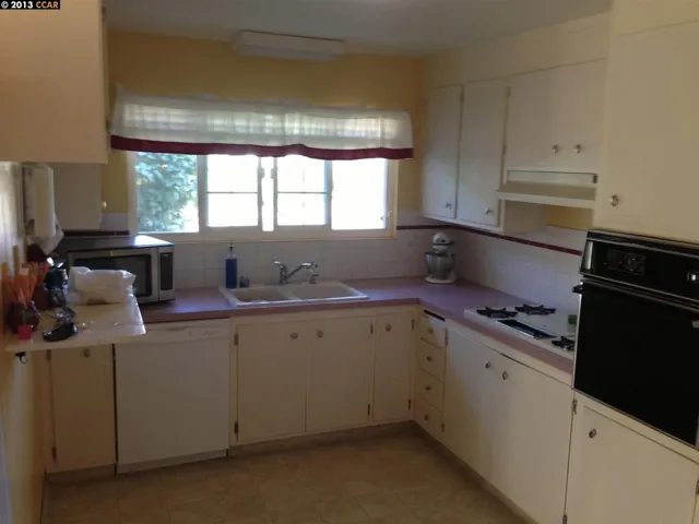 1507 Laverne Way, Concord, California 94521-2223