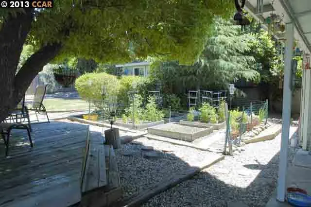 109 Kerman Dr, Concord, California 94518-1210