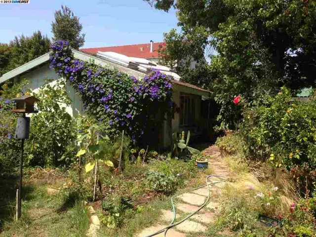 Garden w/Art Studio