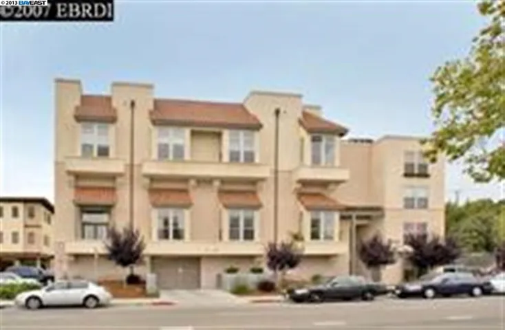 426 27th St 102b, Oakland, California 94612-2413
