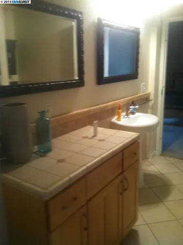 426 27th St 102b, Oakland, California 94612-2413