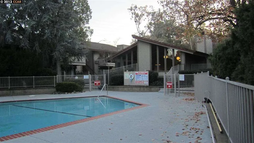 100 Kinross Dr 32, Walnut Creek, California 94598-2104
