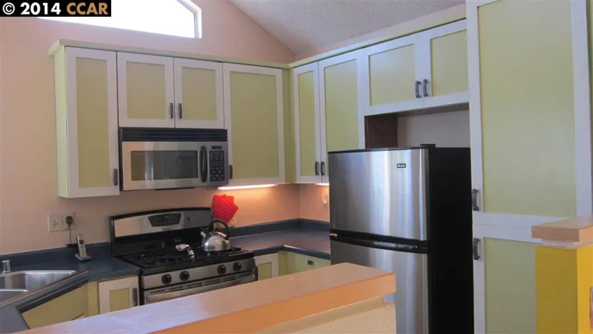 374 Porthole Ct, Hercules, California 94547-2029