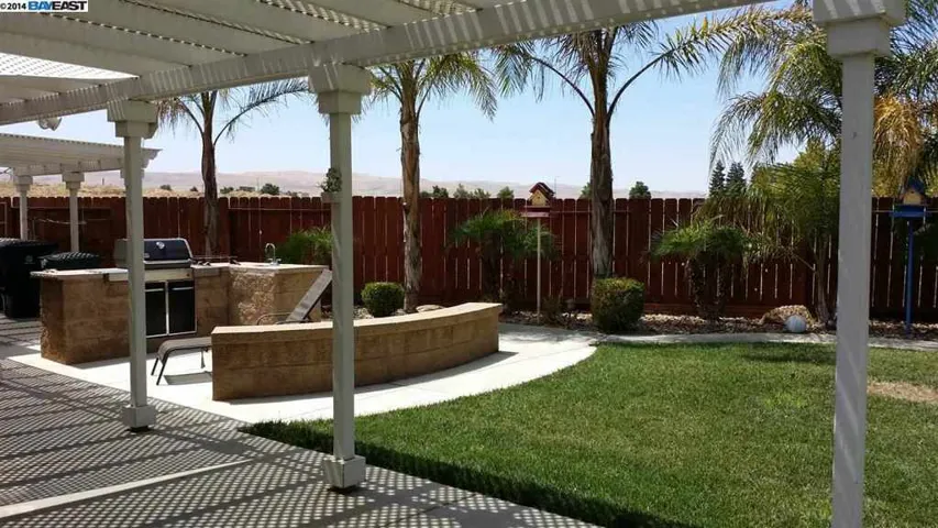 1861 Riverview Ave, Tracy, California 95377