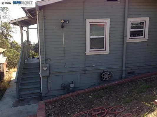 7201 Altura Place, Oakland, California 94605
