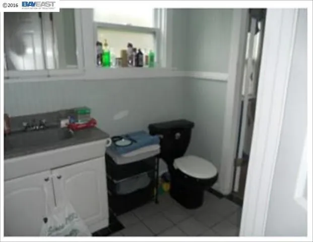 7201 Altura Place, Oakland, California 94605