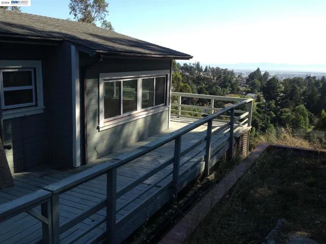 7201 Altura Place, Oakland, California 94605