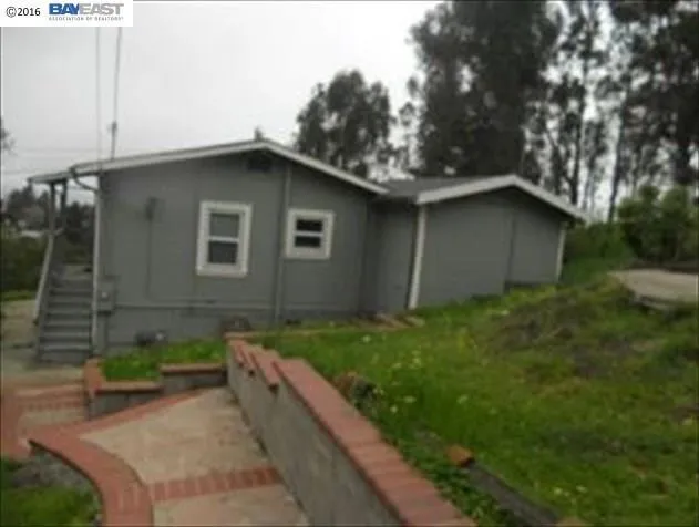 7201 Altura Place, Oakland, California 94605